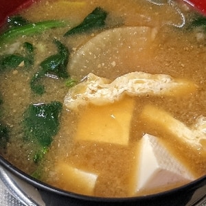 大根と小松菜と豆腐の味噌汁